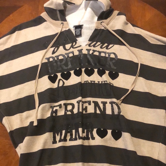 Daytrip V Neck Heart Breaker Love Taker Friend Maker Hoodie Large - Picture 2 of 6